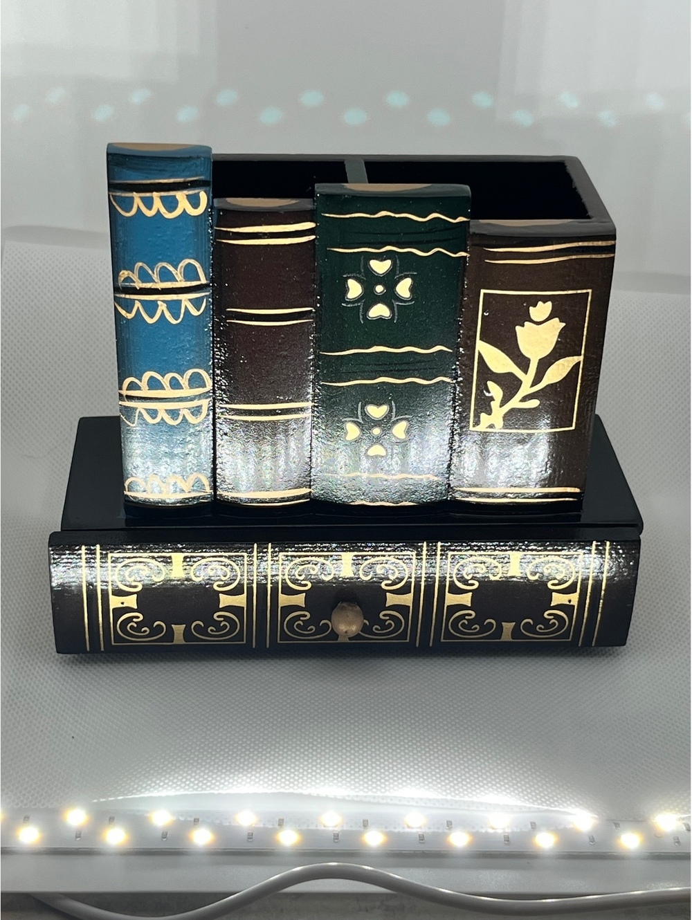 Stunning pen holder. Dress your desk with this statement piece.